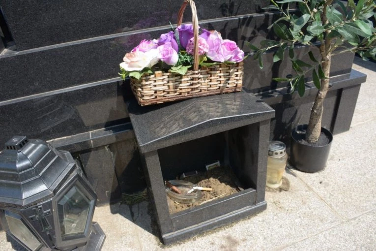 SVINJSKE GLAVE NA GROBLJU! Jezive scene posle masakra na plaži (VIDEO)