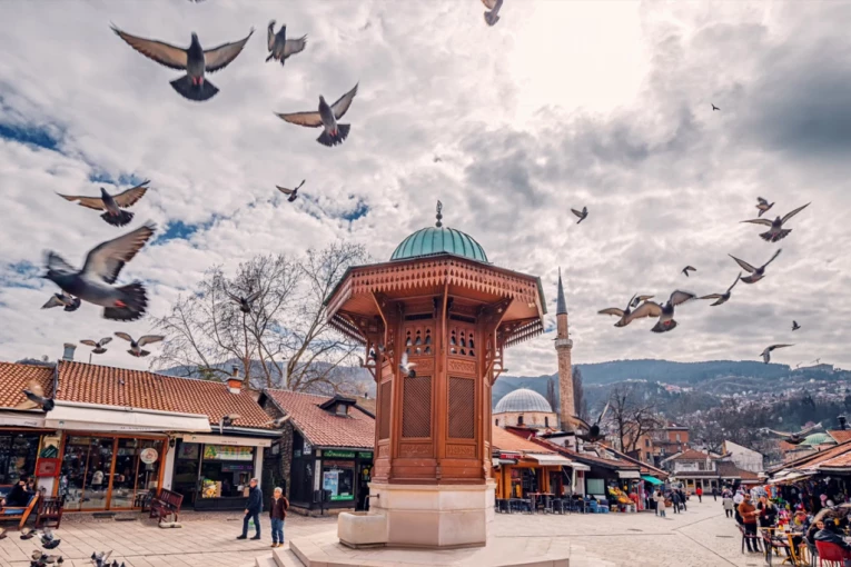 ZBOG SKANDALA U SARAJEVU POZIVAJU DA SE BIH ZABRANI ČLANSTVO U EU: Hitno otkazan sastanak sveštenstva
