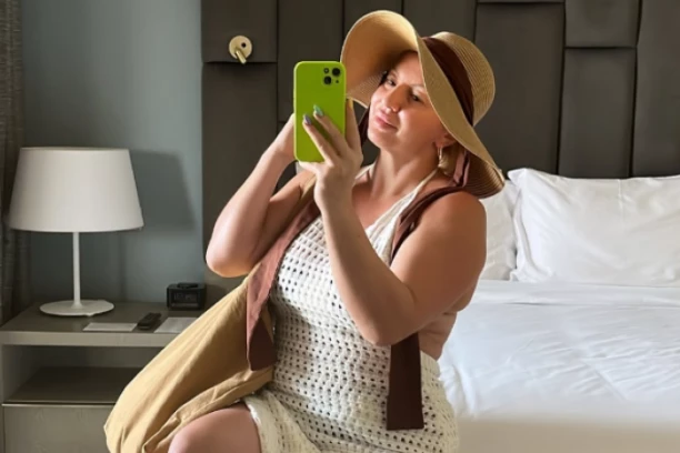 PEVAČICA SE POVUKLA IZ JAVNOSTI, KAKO BI POSTALA ŠEIKOVA 23. ŽENA: Svi ŠOKIRANI njenom BIZARNOM odlukom - REDOVNO ISPUNJAVAM BRAČNE OBAVEZE!