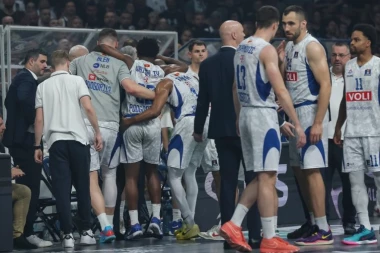 PEH ZA BUDUĆNOST! Stravična povreda najboljeg igrača na početku meča! (VIDEO)