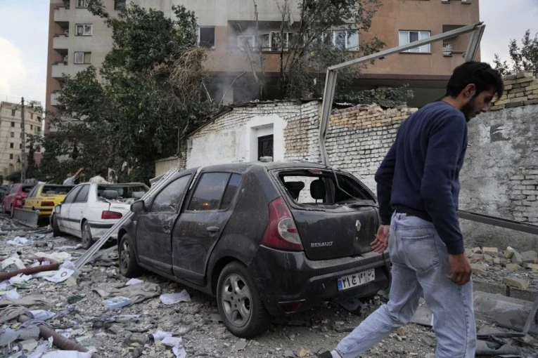 NAJMANJE 78 OSOBA UBIJENO, 329 POVREĐENO: Crni bilans izraelskog napada na Iran! Obe strane najavljuju JOŠ SUROVIJE VEČE