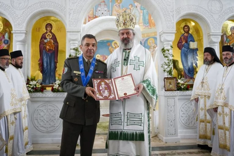 DAN KOJI VALJEVO PAMTI: Na gradskoj slavi pukovniku Saši Stojiljkoviću uručen Orden Svetog vladike Nikolaja