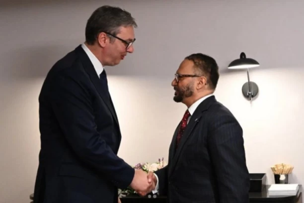 VUČIĆ RAZGOVARAO SA SAVETNIKOM PREDSEDNIKA UAE! Potvrđena posvećenost naše zemlje daljem jačanju strateškog partnerstva