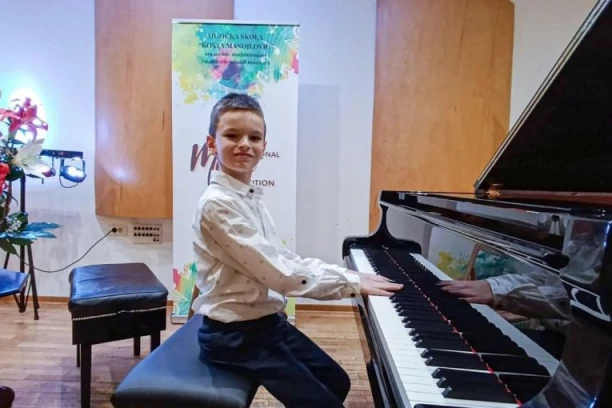 TAKO MALI, A TAKO VELIKI - Devetogodišnji pijanista Stefan drži humanitarni koncert za lečenje devojčice Lene