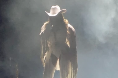 1.000 EVRA PLATIO KARTU ZA KONCERT POP DIVE, a dočekalo ga najveće razočarenje u životu: "OVO JE PREVARA VEKA"! (VIDEO)