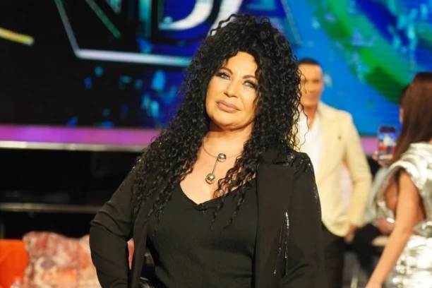 STOJI UMRO MUŽ, DEVER JE S DETETOM IZBACIO NA ULICU! Ispovest naše pevačice JEŽI DO KOSTIJU, svet joj se srušio TAD!