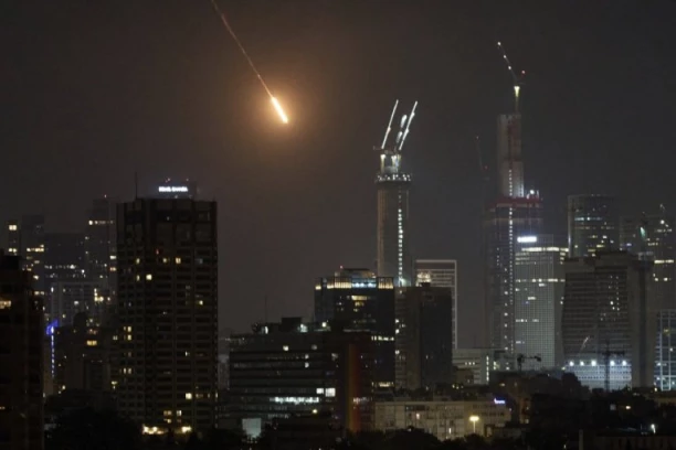 "NIJEDAN IZRAELAC NOĆAS NEĆE MIRNO SPAVATI": Brutalna poruka Irana, lansirano prvih 100 raketa na Tel Aviv i Haifu! (VIDEO)