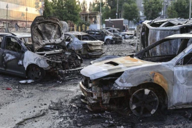 GORELI AUTOMOBILI NA TRI LOKACIJE U BEOGRADU! Sumnja se da je požar podmetnut!