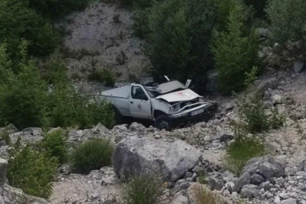 TRI ŽENE KOLIMA SLETELE U PROVALIJU! Užas kod Majdanpeka: Padale sa 20 metara visine!
