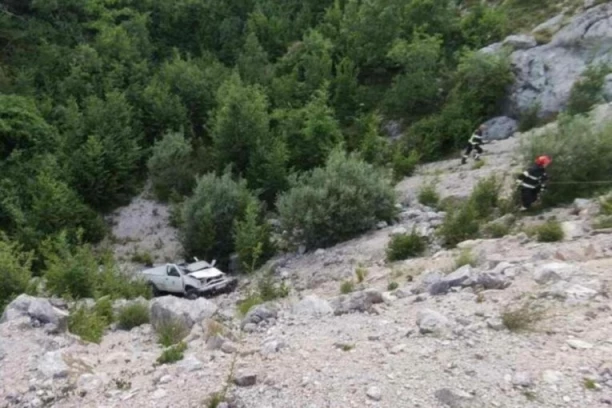 TEŠKA NESREĆA: Muškarac pao u provaliju duboku 70 metara, izdahnuo na licu mesta