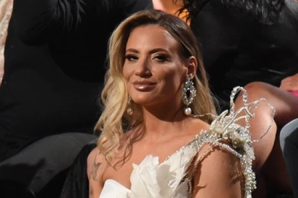 AUUU, KRISTINA VRATILA LAKIĆA NA FABRIČKA! Njene REČI ODZVANJAJJU Šimanovcima! (VIDEO)