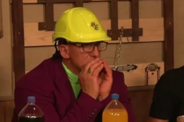 VODITELJ NAJEŽIO KRISTIJANA VESTIMA IZ SPOLJNOG SVETA! Golubović potpuno SLOMLJEN na komade, glava mu PALA kad je čuo (FOTO)