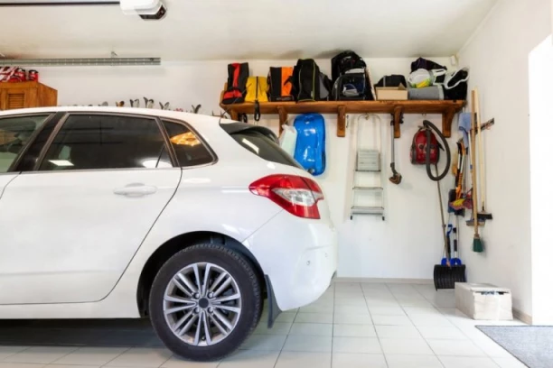NASRNUO NA OCA ZBOG NOVOG AUTOMOBILA! Porodična svađa kod Bijeljine prerasla u nasilje - PRESUĐENO I KO JE KRIV!