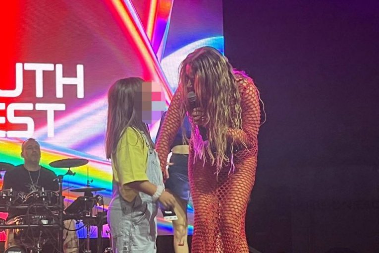 Ana Nikolić sa ćerkom