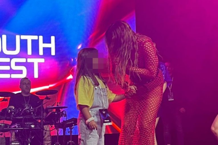 Ana Nikolić sa ćerkom