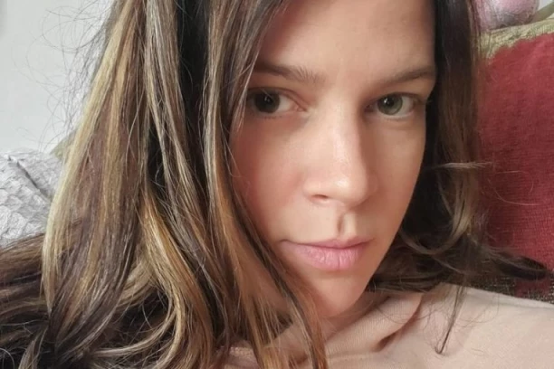 POLOMIO JOJ TRI PRŠLJENA! Naša glumica progovorila o hororu iz porodilišta: "NIKAD VIŠE NE ŽELIM DA RAĐAM!"