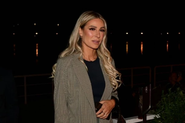 PROCURIO SNIMAK VESNE ĐOGANI SA SLAVLJA NA KOM JE PREVARENA: Pevačica pobesnela! (VIDEO)