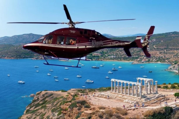 HELIKOPTER DIREKTNO PAO U MORE! Novi detalji nesreće kod Atine - RONIOCI ODMAH KRENULI U POTRAGU ZA PUTNICIMA!