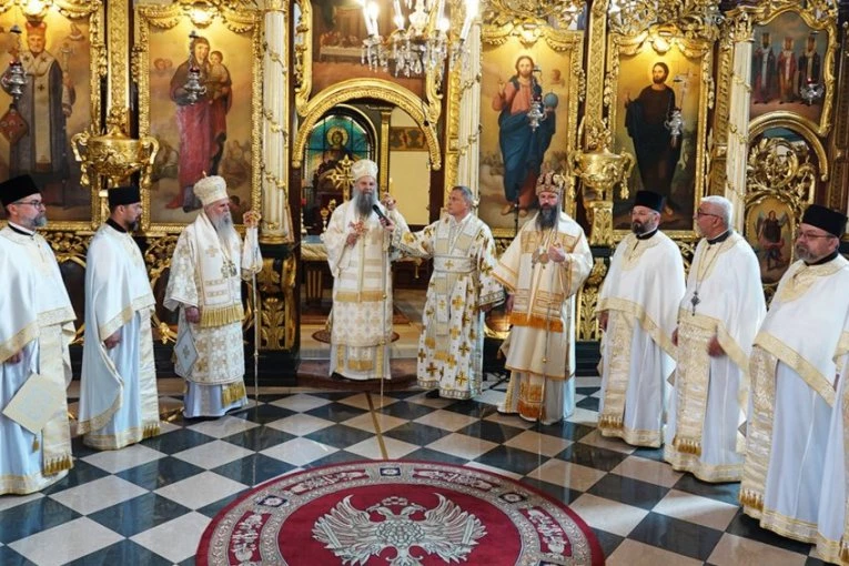 “VERA IMA SILU I MOĆ DA OBLIKUJE ZAJEDNICU”: Patrijarh Porfirije služio liturgiju u Zemunu na Nedelju svih svetih