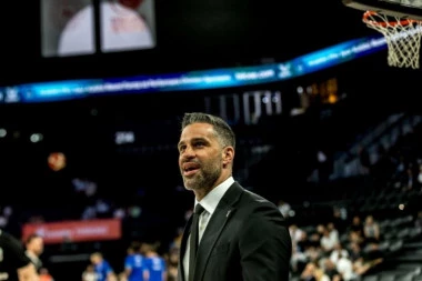 ONO KAD SE PUNA HALA U TURSKOJ DERE "DUŠAN, DUŠAN": Bešiktaš izgubio, Alimpijević dobio OVACIJE! (VIDEO)