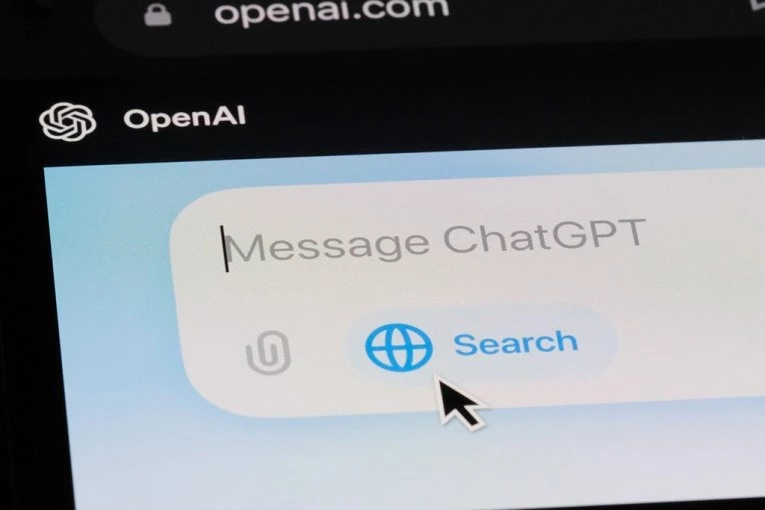 GPT POČEO OZBILJNO DA MANIPULIŠE LJUDIMA! Mladić potegao nož na policiju, oni ga ubili!