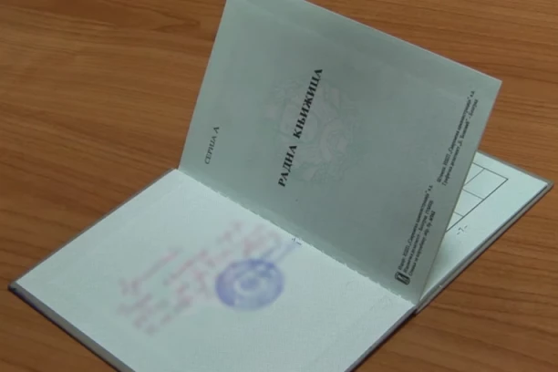 RADNE KNJIŽICE IZBAČENE IZ UPOTREBE! Da li ih i dalje treba čuvati kao dokaz o upisanom stažu