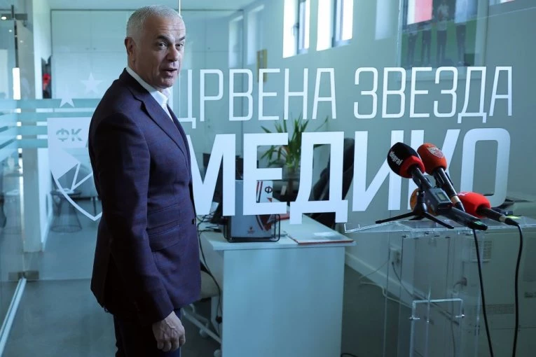 "NIKO NE MOŽE DA IDE IZ ZVEZDE!": Zvezdan Terzić poslao JASNU PORUKU pred pripreme prvog tima! (VIDEO)