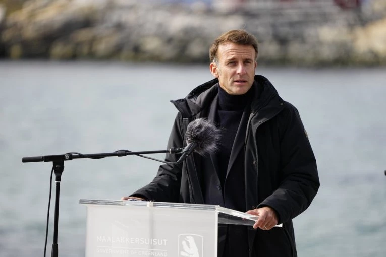 MOJE MISLI SU SA OŽALOŠĆENIMA": Oglasio se Makron, Francuska prvog dana januara roni suze za stradalima