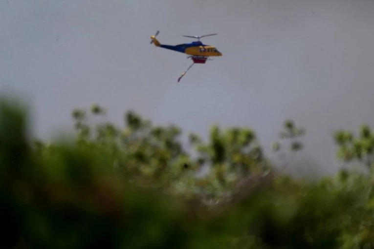 VATRENA STIHIJA KOD PRESTONICE: Evakuisana sela, vatrogasci i helikopteri ne mogu da obuzdaju požar