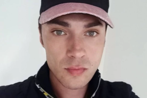 BIVŠI VODITELJ RTS POSTAO PROSTITUTKA: Godinama vodi dvostruki život, a uveče postaje Dženi - STAVIM PERIKU I ZADOVOLJAVAM KLIJENTE!