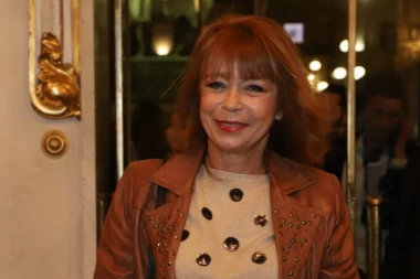 NEDA ARNERIĆ SE UDAVALA TRI PUTA: Zbog prvog muža nije postala svetska zvezda, drugi je bio 32 godine stariji, sreću našla sa trećim!