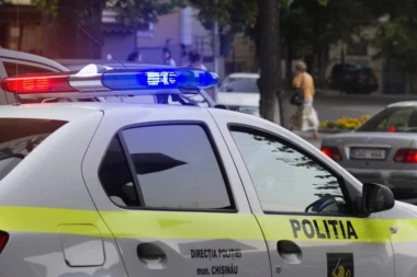 DETE PALO I UDARILO GLAVU, SVEŠTENIK OBOREN NA ULICI: Haos na litiji u Moldaviji - zbog parade ponosa izbio karambol (VIDEO)