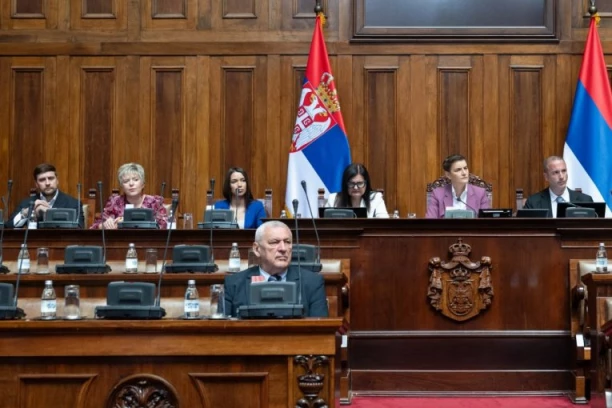 ZAVRŠENO PETO VANREDNO ZASEDANJE SKUPŠTINE SRBIJE! Usvojen niz važnih zakona, a Parlament dobio i novu potpredsednicu! (FOTO)