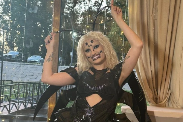 PREKINUT ROĐENDAN BARBARE BOBAK! Pevačica doživela ŠOK - prijatelji joj priredili IZNENAĐENJE koje će pamtiti do kraja života! (VIDEO)