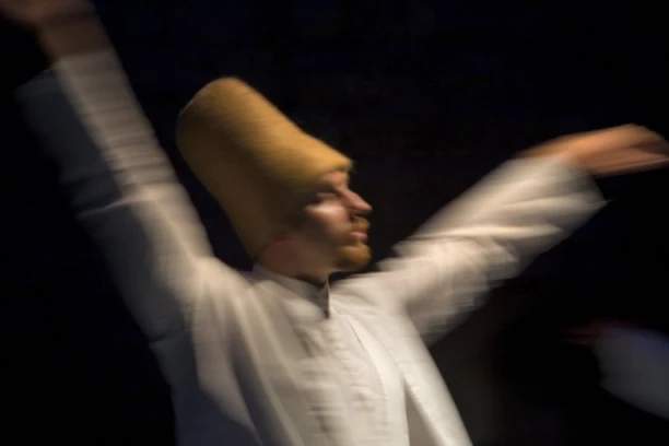 DEDA POZNATOG BOSANSKOG PEVAČA BIO DERVIŠ: Postoji jasna razlika između albanskih i slovenskih, a cilj je isti