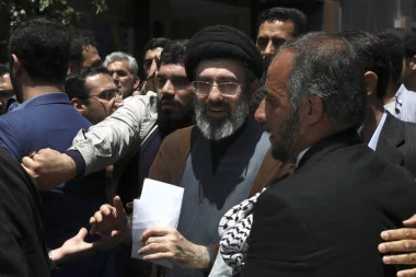 TRAMP POTVRDIO! CIA GA JE NAVODNO OTKRILA! Novi iranski ajatolah Mojtaba Hamenei je gej?