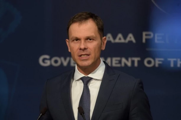 "ISPUNILI SMO OBEĆANJE PREDSEDNIKA VUČIĆA" Mali: Povećava se minimalac u Srbiji na 500 evra, već kreću pregovori za novo povećanje!