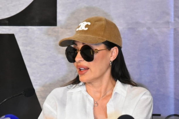 SVE JOJ SASULA U LICE, GODINAMA JE ĆUTALA! Ceca Ražnatović bez dlake na jeziku, HAOS U EMISIJI UŽIVO - GORI ESTRADA!