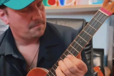 SILOVAO GA ROĐENI BRAT, TAKOĐE POZNATI MUZIČAR! Gitarista slavnog rok benda otkrio MONSTRUOZNE DETALJE: "Godinama nosim tu težinu"!