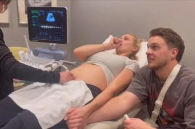 20.000.000 LJUDI ZANEMELO NAKON OVOG SNIMKA! Influenserka PRESTRAVLJENO GLEDALA u ekran ultrazvuka - mislili su da čekaju treće dete! (VIDEO)