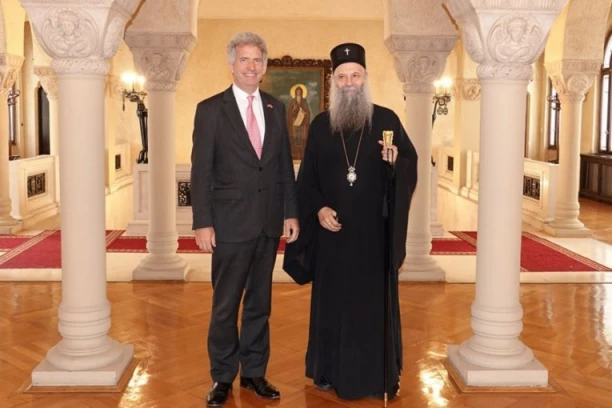 PATRIJARH PORFIRIJE I AMBASADOR VELIKE BRITANIJE ZA ISTIM STOLOM: O čemu su razgovarali poglavar Srpske pravoslavne crkve i britanski diplomata?