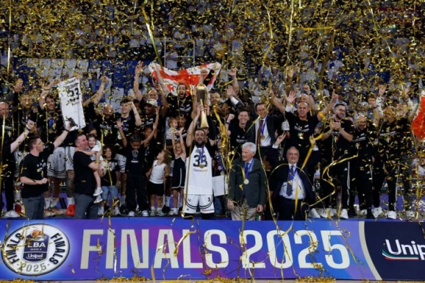 GEST O KOJEM EVROPA NE PRESTAJE DA PRIČA: Osvojili titulu pa ispunili obećanje saigraču sa leukemijom! (VIDEO)