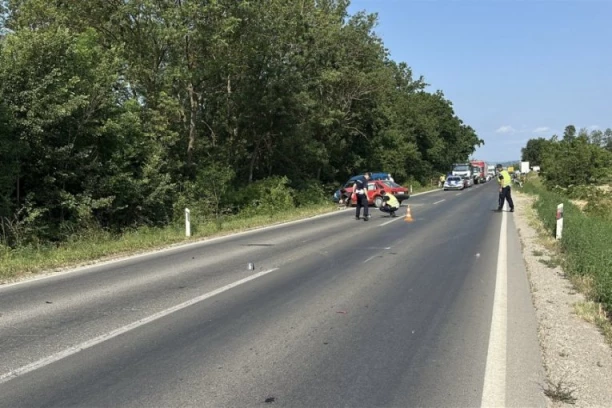 ŽENA POGINULA, DETE I MAJKA TEŠKO POVREĐENI! Automobilom prešla u suprotnu traku na Ibarskoj magistrali! POZNATO STANJE MALIŠANA! (FOTO)