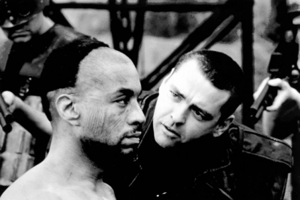 STUDIRAO DA BUDE SVEŠTENIK PA ZAVRŠIO NA FILMU: Sada je poznat glumac, a o bogosloviji ima da kaže samo jednu stvar