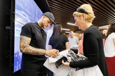 Košarkaši Partizana posetili Poslovni centar NIS u Beogradu!