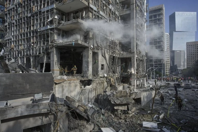 SAMO IM JE TO JOŠ NEDOSTAJALO: Jak zemljotres u Iranu!