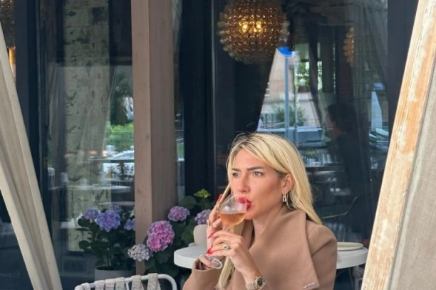 BOŽE NADAM SE...! Oglasila se Jovana Jeremić i podelila fotografiju koja za nju ima posebno značenje! (FOTO)