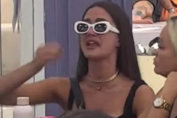 HITAN PREKID PROGRAMA, ANĐELA URLIČE NA SAV GLAS! Pukla pred svima nakon poruke iz spoljnog sveta - SVI BRUJE O OVIM SNIMCIMA!