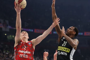 GROBARI SE PRISETILI TUČE LAZAREVIĆ - NANELI: Čim Stefan primi loptu, viču mu samo JEDNU REČ! (VIDEO)