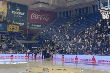 EVO ZAŠTO JE PREKINUT MEČ PARTIZANA I FMP! Sudije sve objasnile čelnicima crno-belih! (VIDEO)